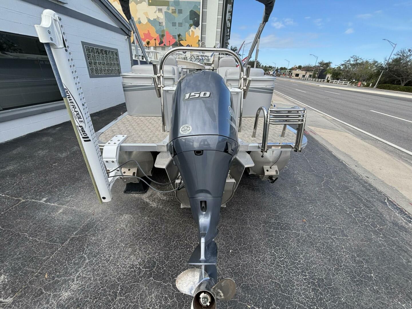 2017 Avalon Lsz 2485 Ql for sale