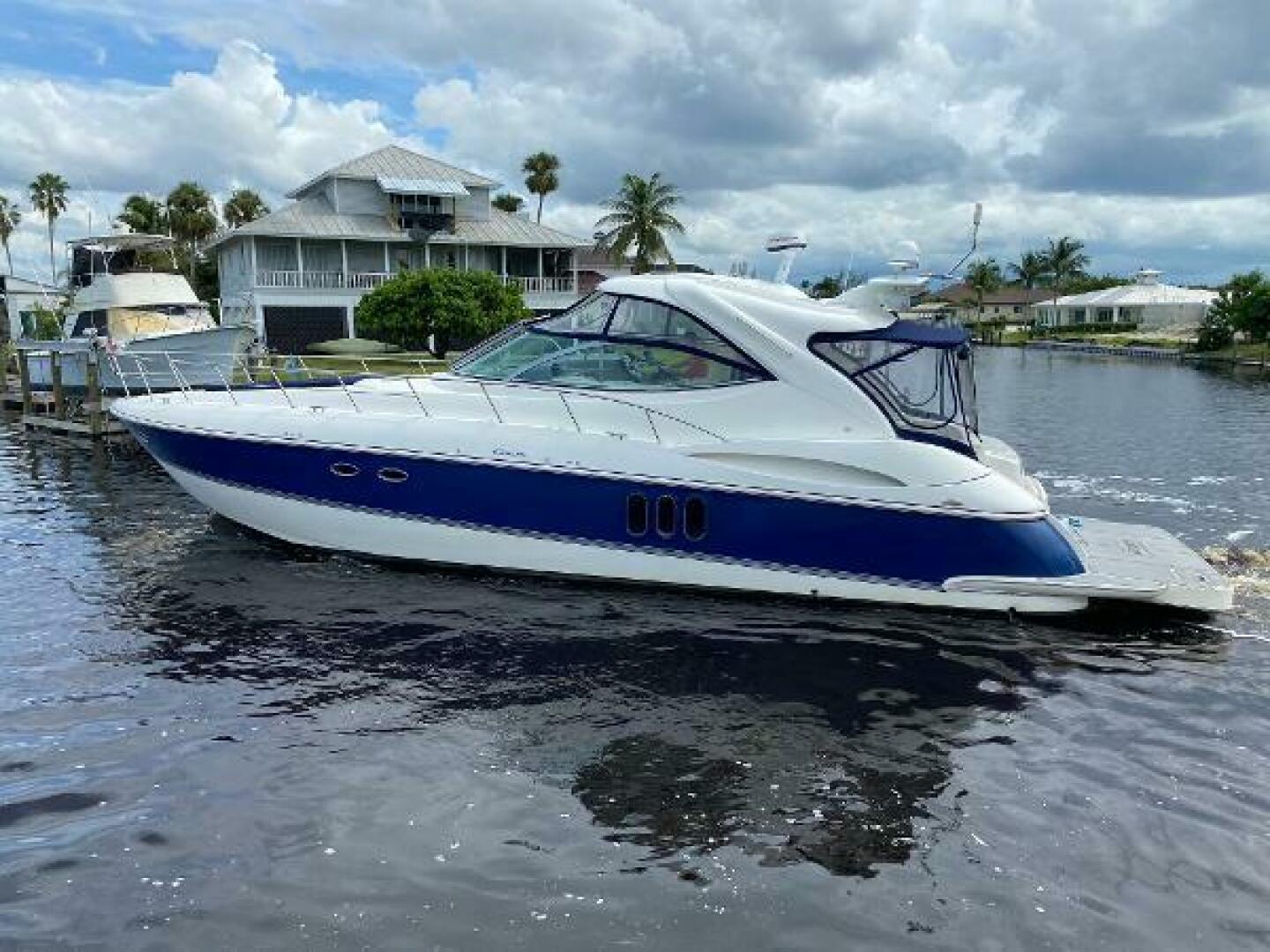 2006 Cruisers 52 express