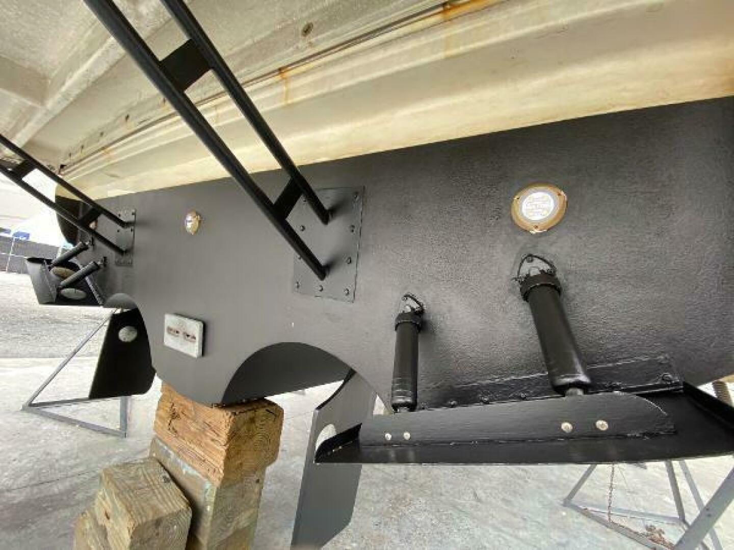 2006 Cruisers 52 express