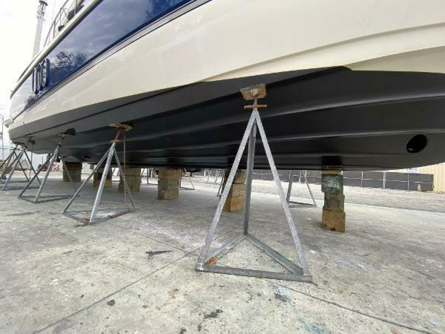 2006 Cruisers 52 express