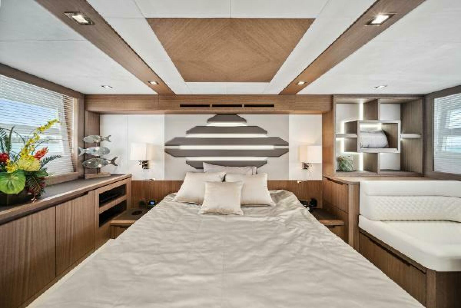 2019 Galeon 560 sky