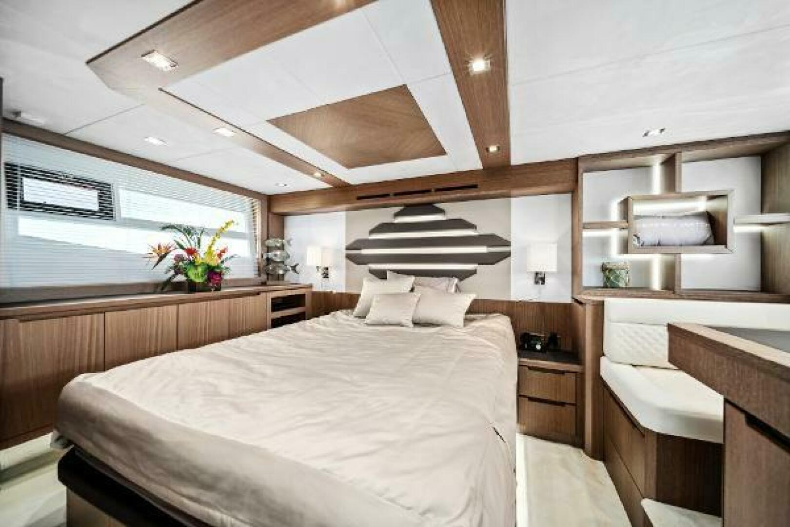 2019 Galeon 560 sky