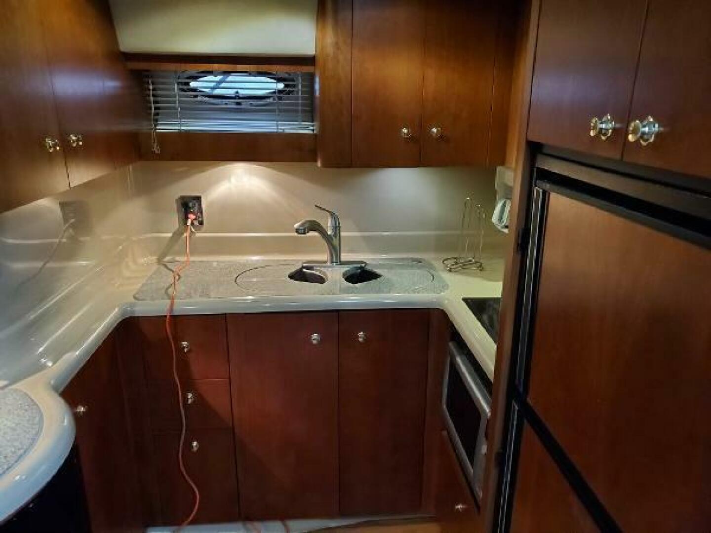 2002 Cruisers 4270 express