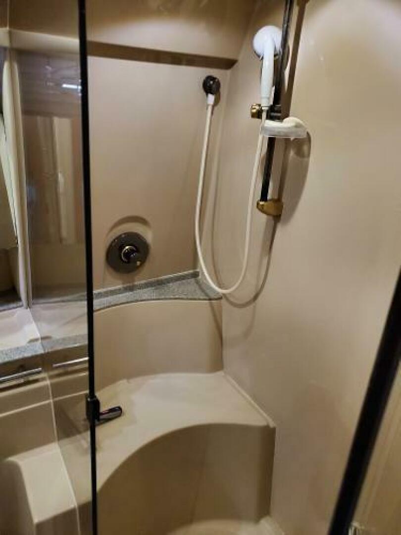 2002 Cruisers 4270 express