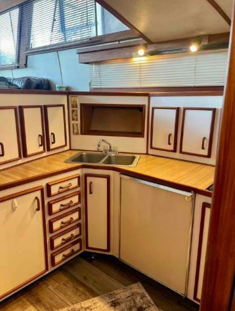 1989 Marinette 41 marquis convertible