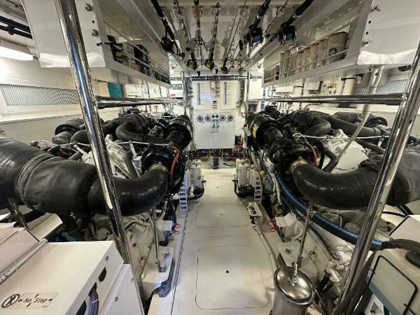 2016 Hatteras m75 panacera