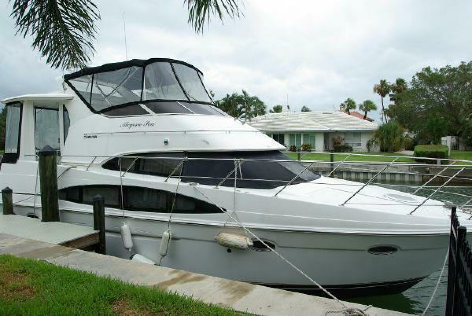 2001 Carver 444 cockpit motoryacht