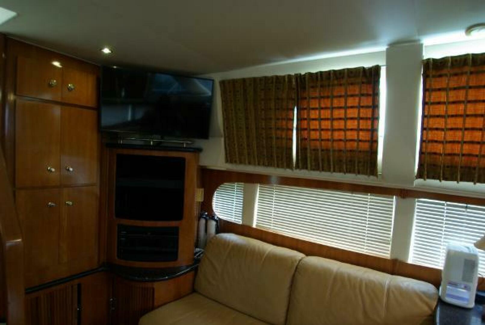 2001 Carver 444 cockpit motoryacht