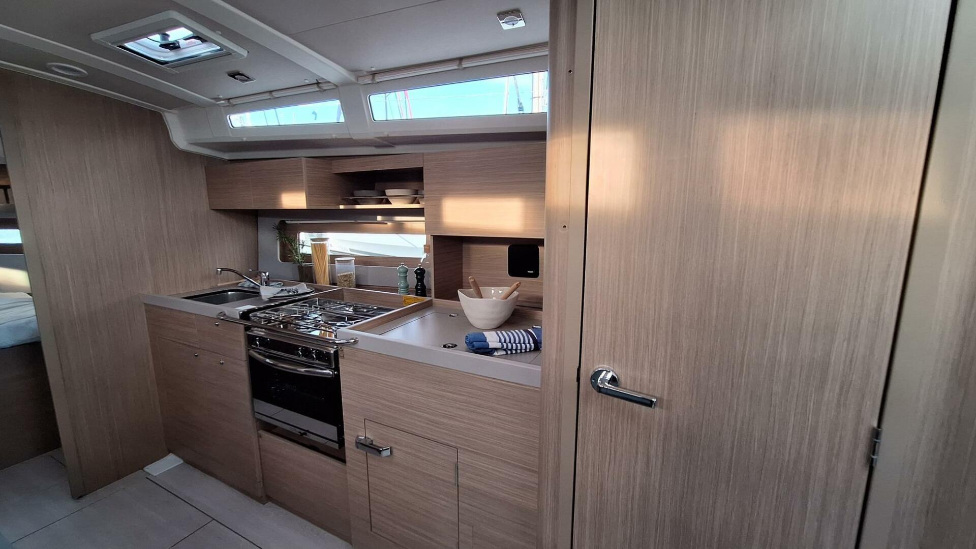 37ft Beneteau Yacht For Sale