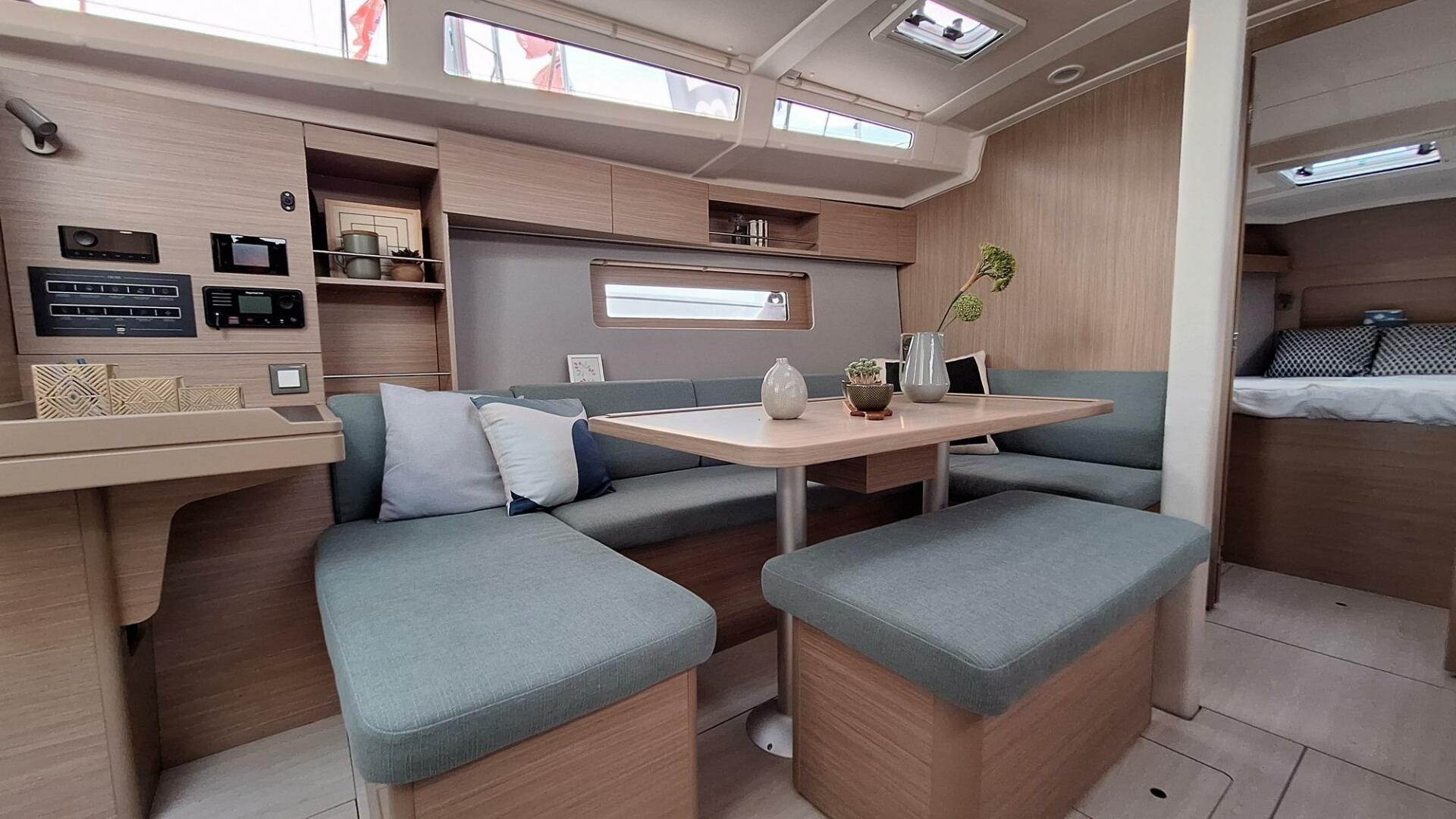 37ft Beneteau Yacht For Sale