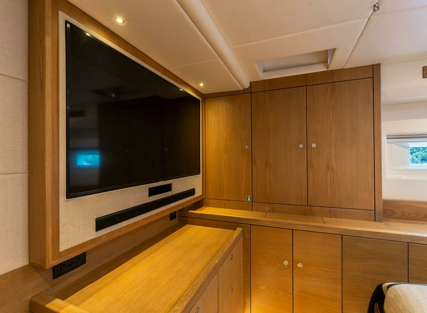 CHAMPAGNE HIPPY 85ft Oyster Yachts Yacht For Sale