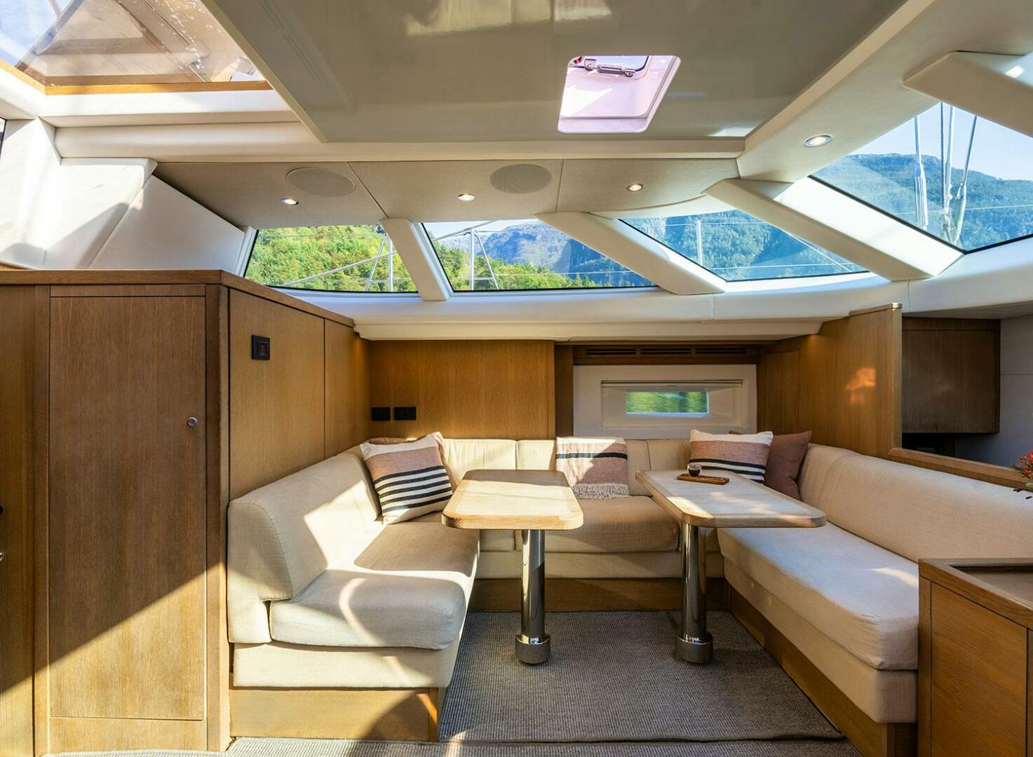 CHAMPAGNE HIPPY 85ft Oyster Yachts Yacht For Sale