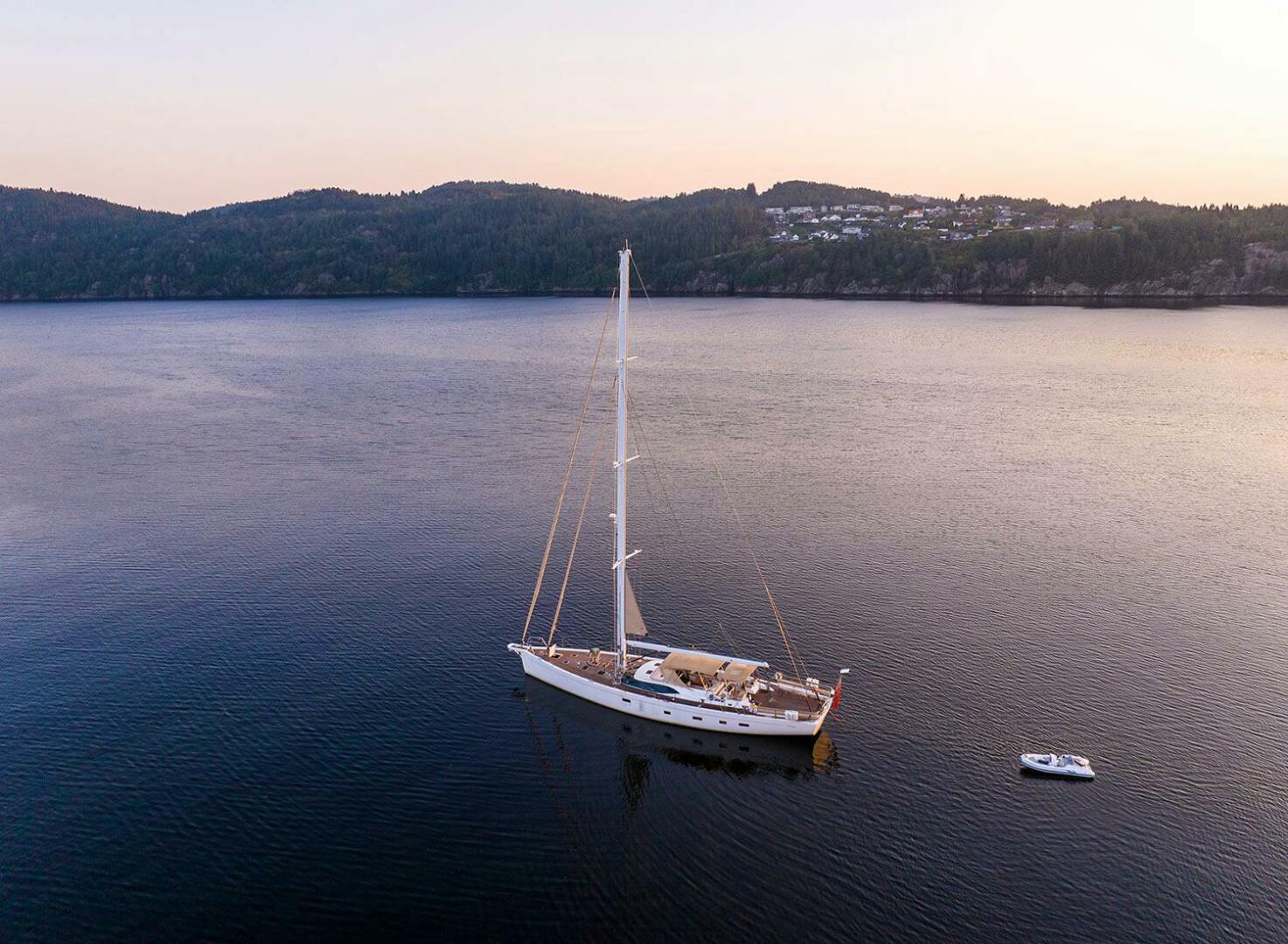 CHAMPAGNE HIPPY 85ft Oyster Yachts Yacht For Sale