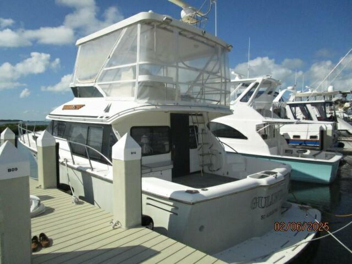 43' Mikelson port aft profile