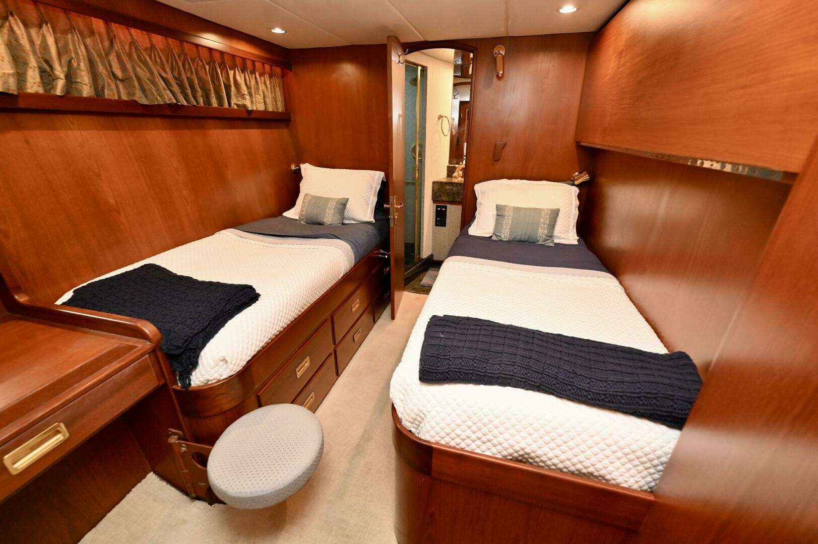 Captivator 84ft Palmer Johnson Yacht For Sale