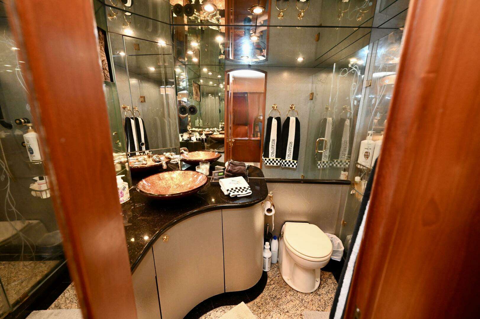 Captivator 84ft Palmer Johnson Yacht For Sale