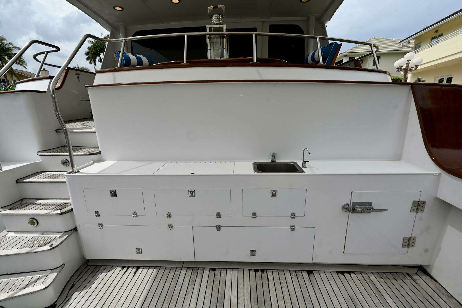 Captivator 84ft Palmer Johnson Yacht For Sale