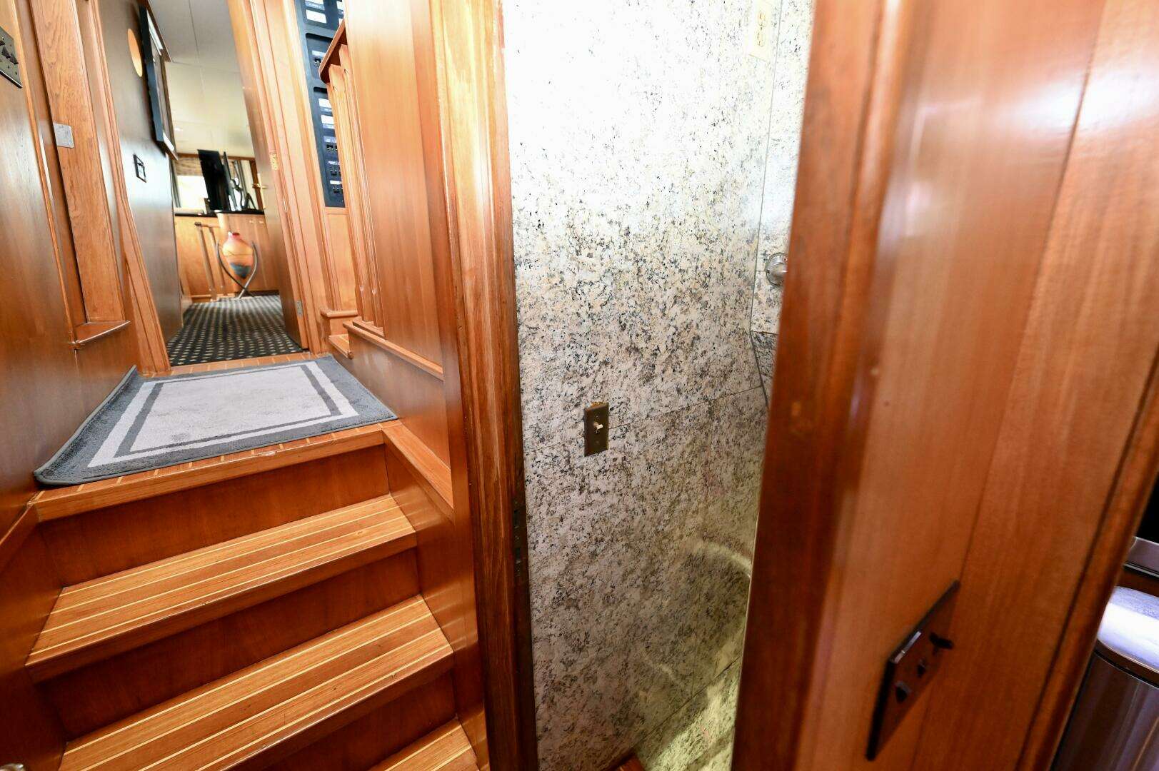 Captivator 84ft Palmer Johnson Yacht For Sale