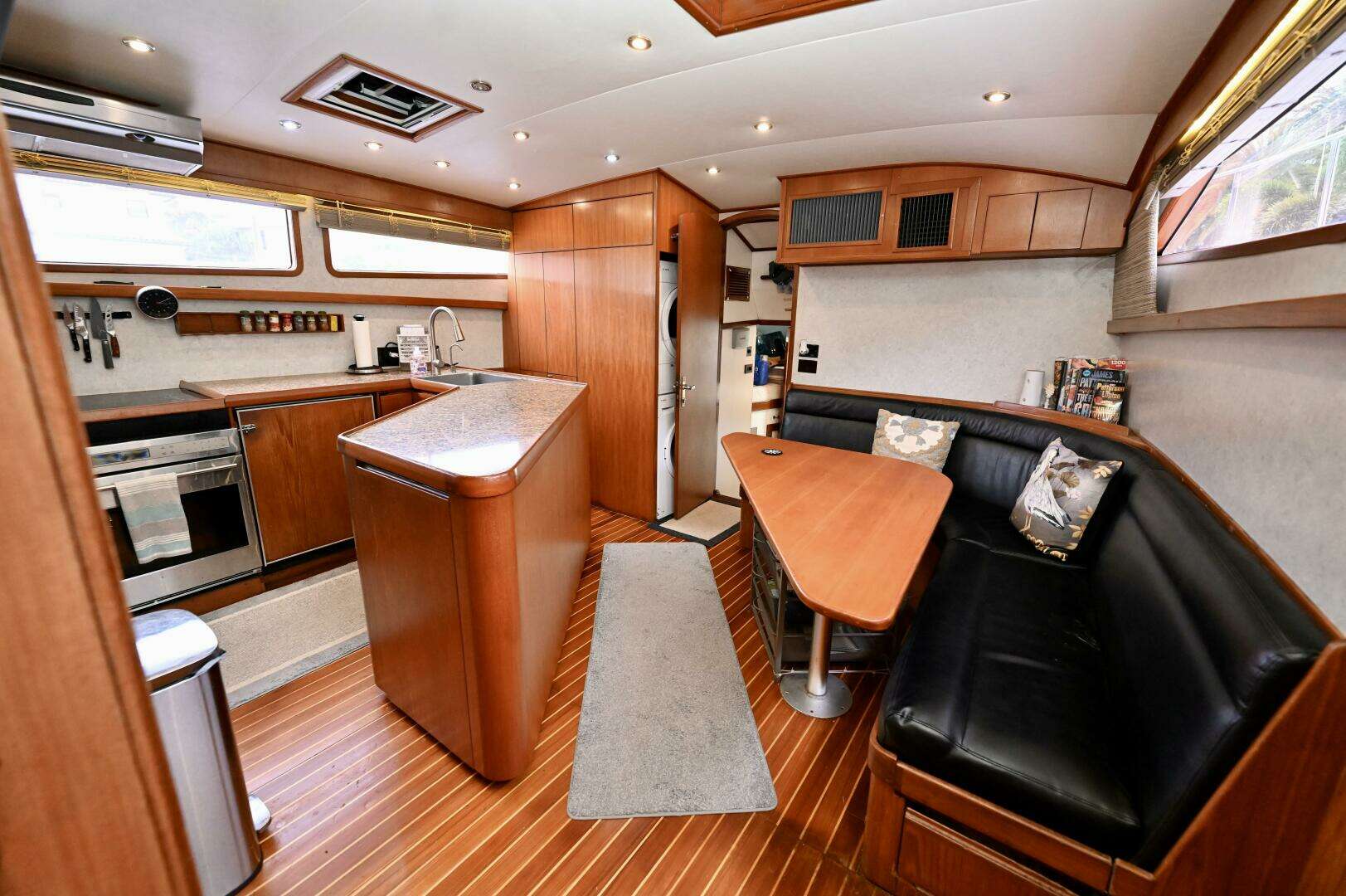 Captivator 84ft Palmer Johnson Yacht For Sale