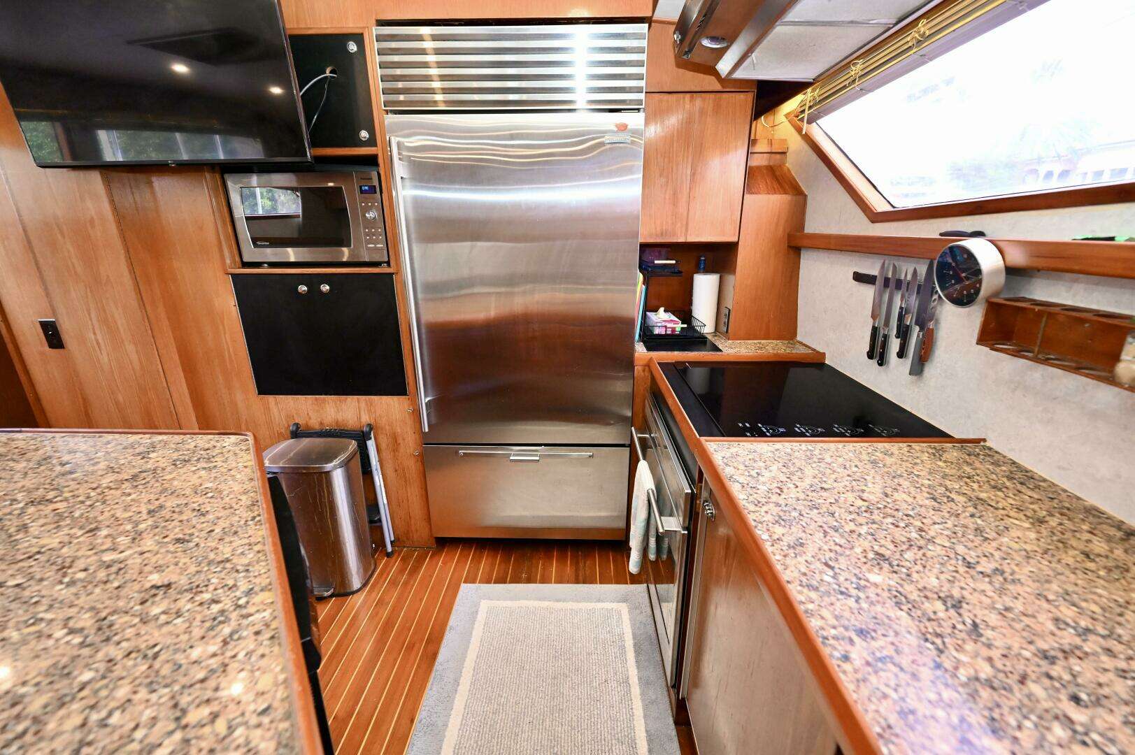 Captivator 84ft Palmer Johnson Yacht For Sale