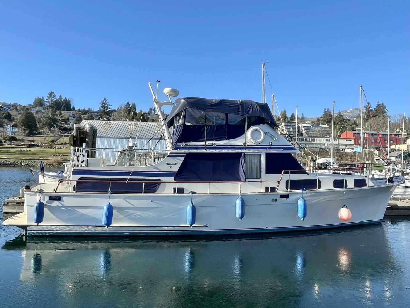 1976 Tollycraft 48 cockpit motor yacht