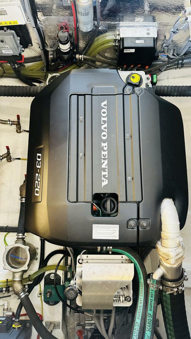 Harbor Lights 39ft Greenline Yacht For Sale