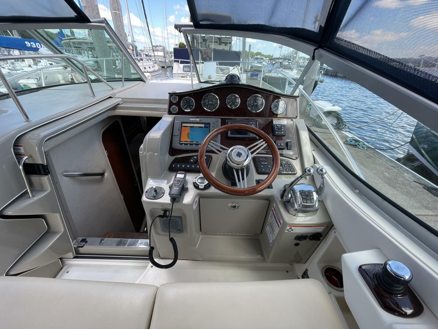 33ft Sea Ray Yacht For Sale