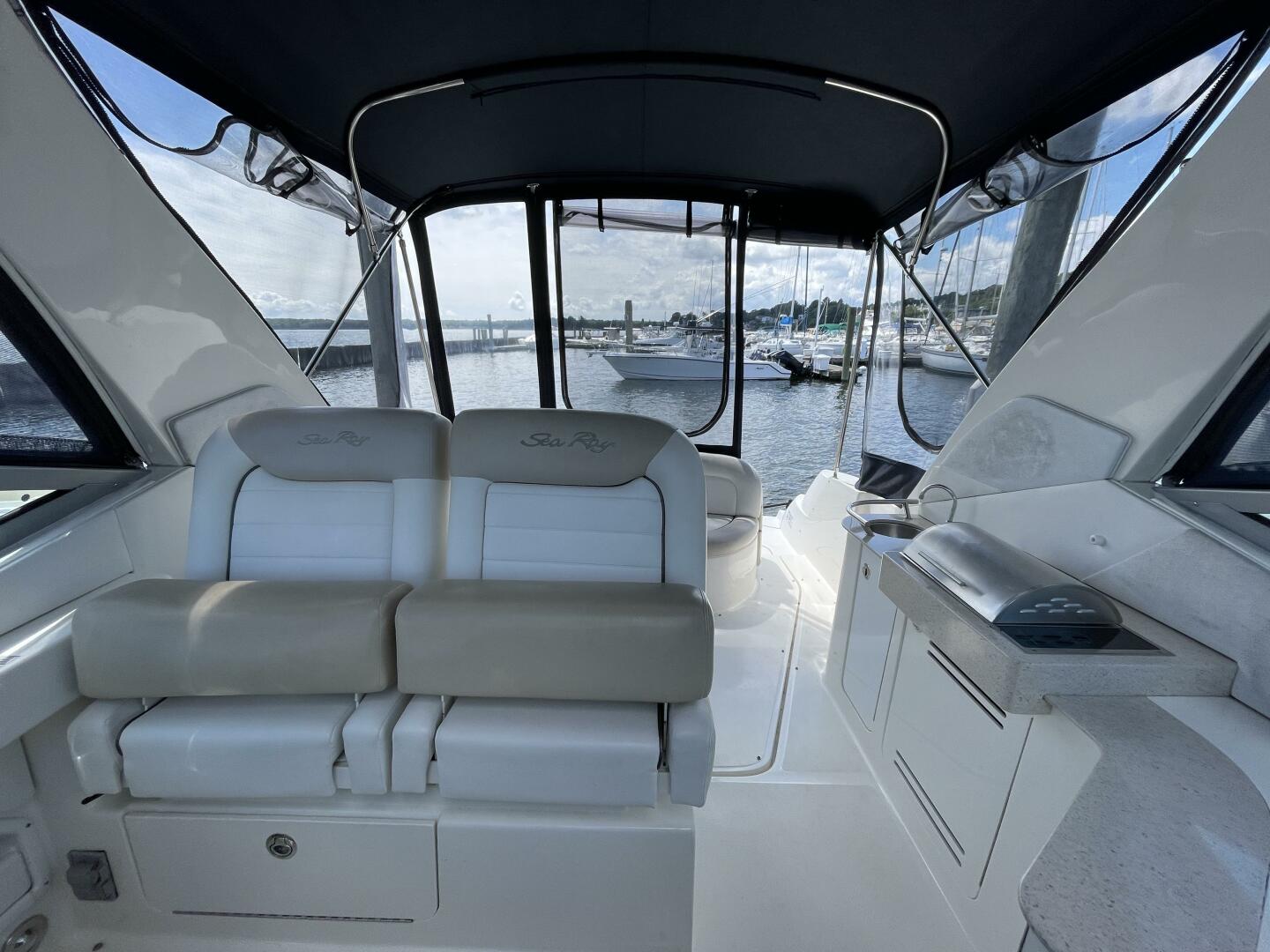 33ft Sea Ray Yacht For Sale