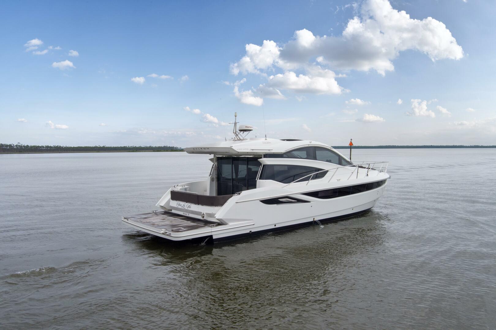 2020 43 Galeon HTC _Sea La Vie_ Starboard Stern Profile