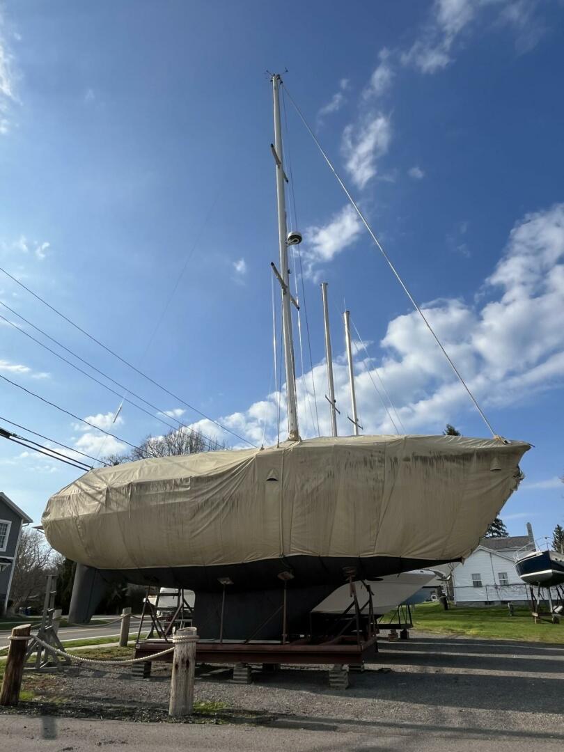 OUTRAGEOUS 41ft Cheoy Lee Yacht For Sale