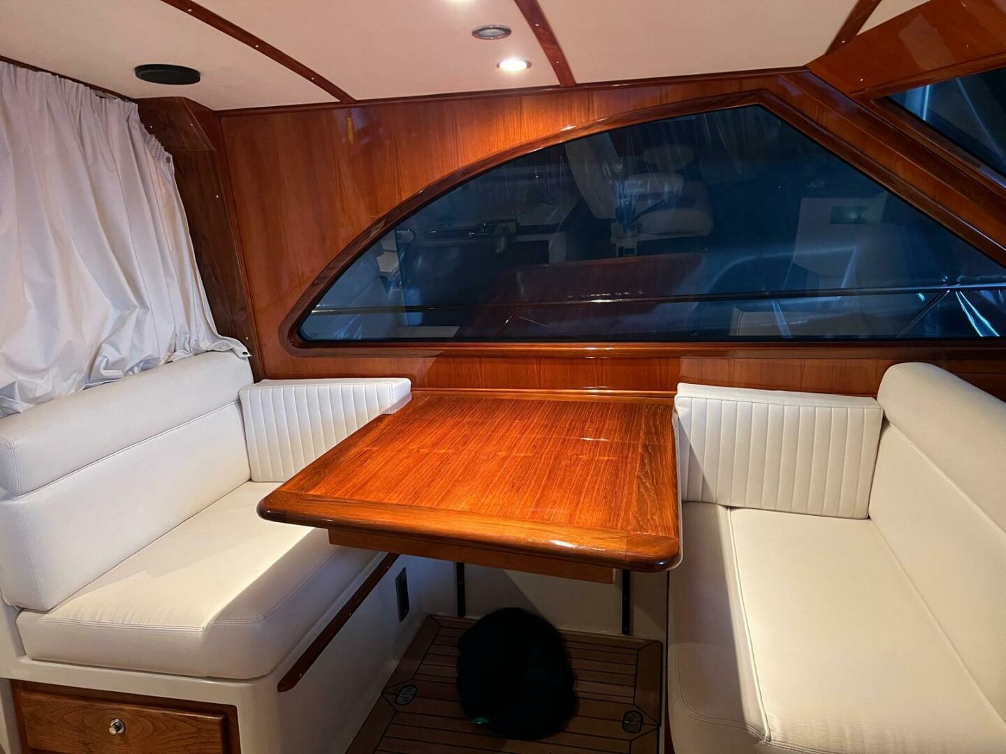San Juan 40, Dinette