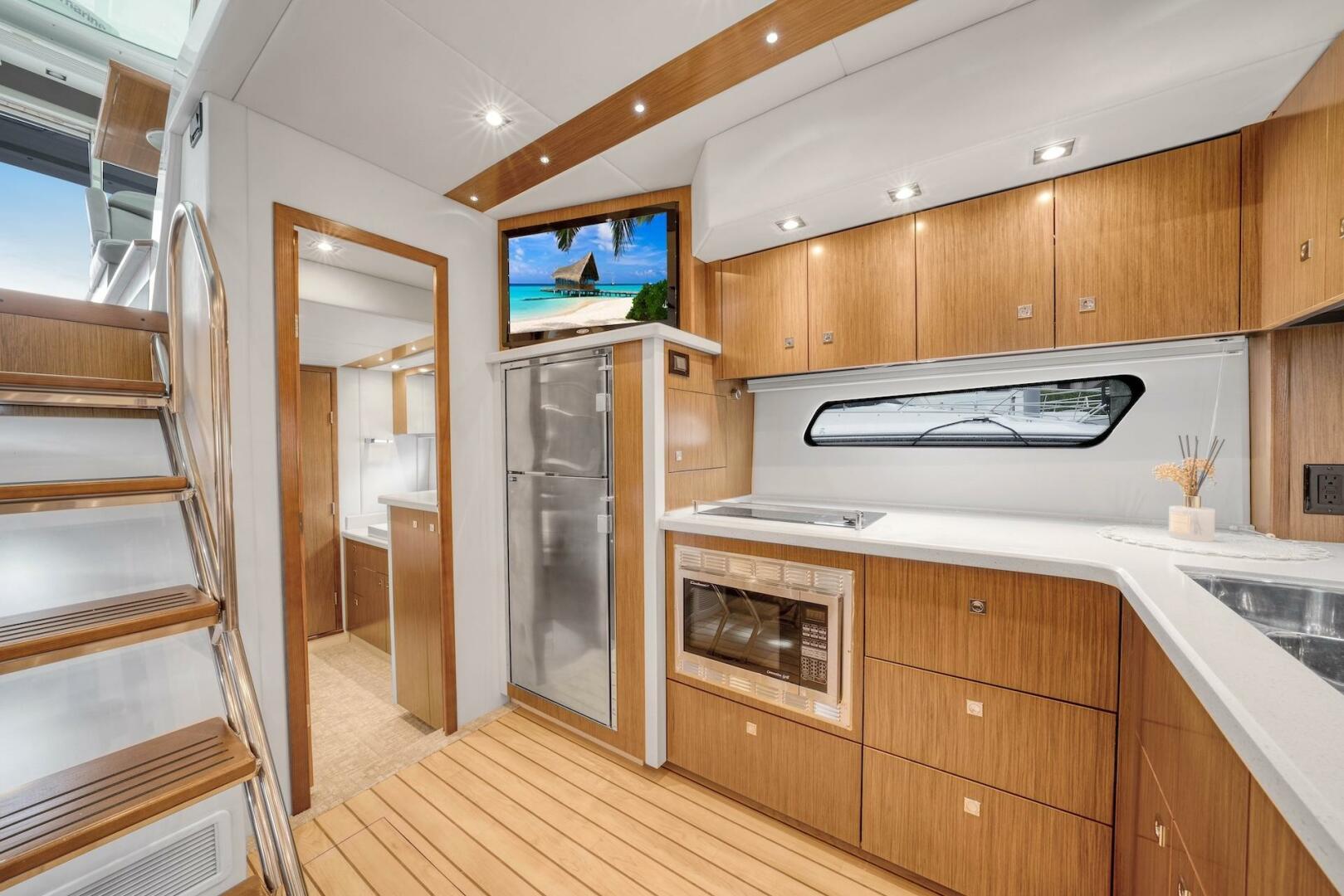 2015 Cruisers Yachts 48 Cantius - Lower Galley & Dinette