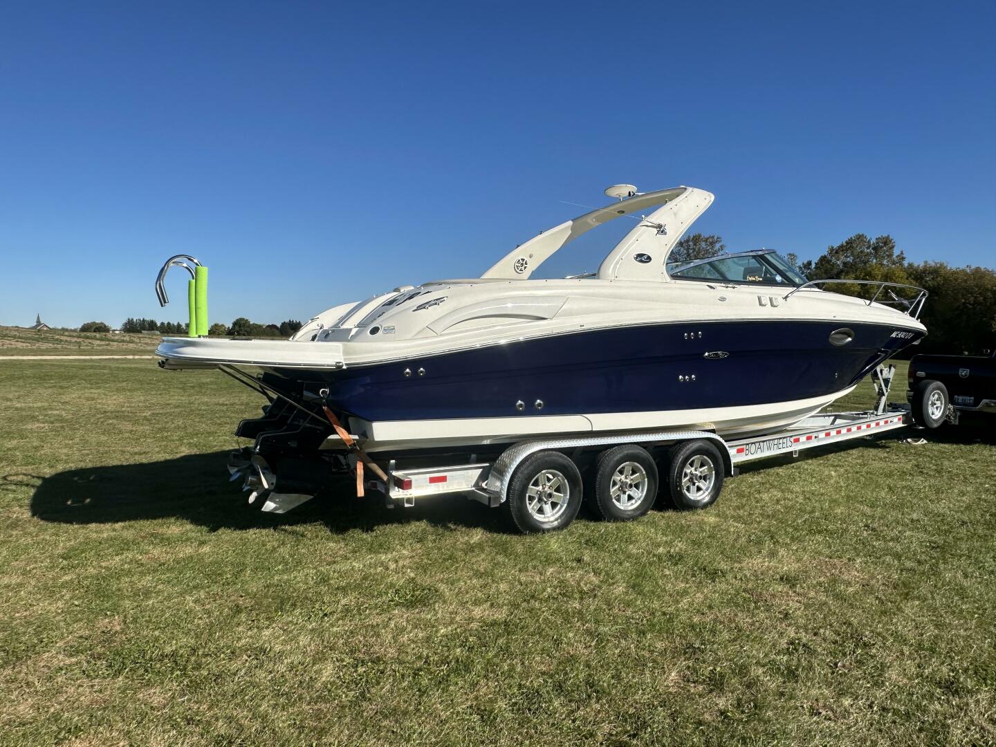 29ft Sea Ray Yacht For Sale