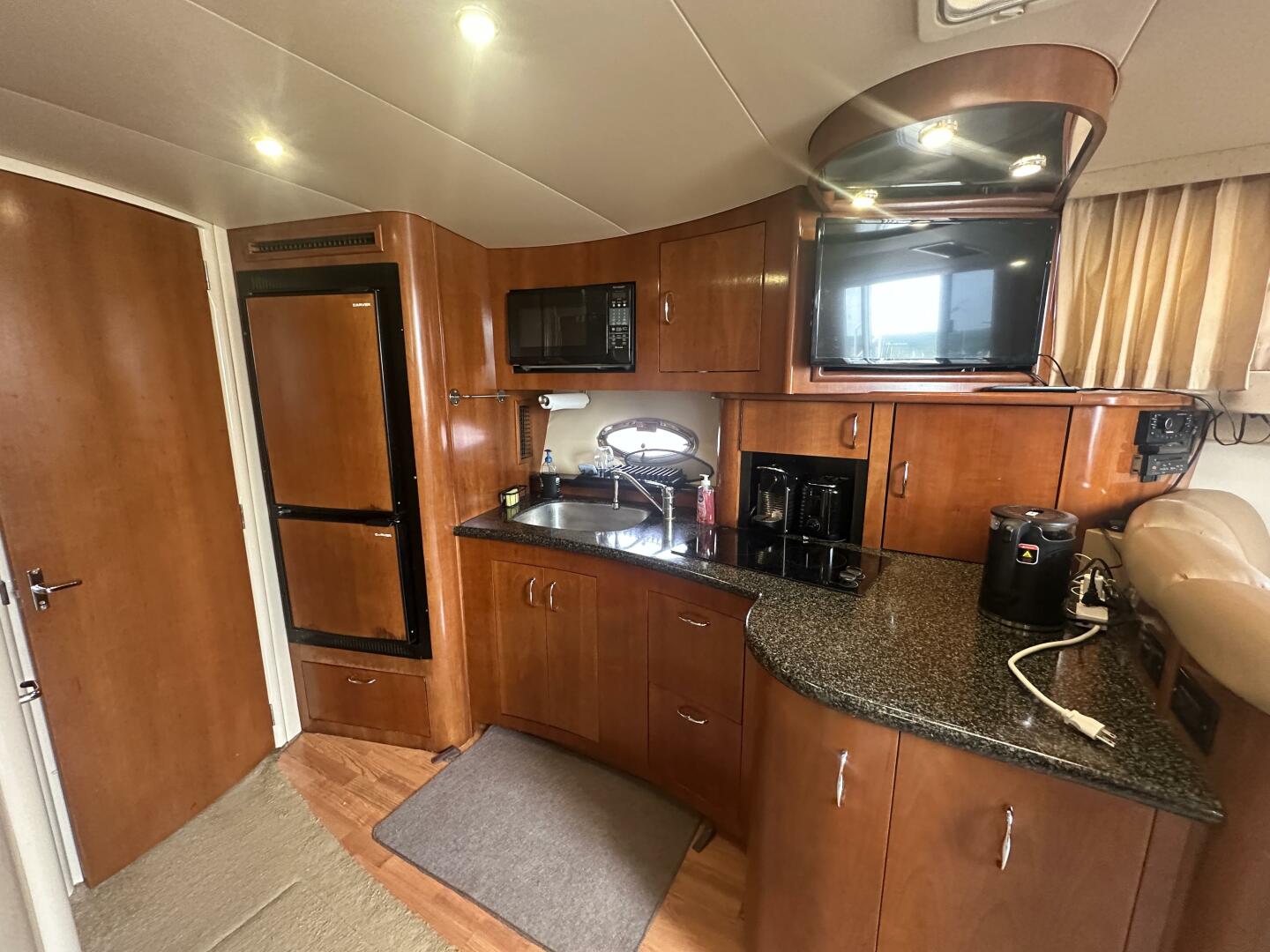 36ft Carver Yacht For Sale
