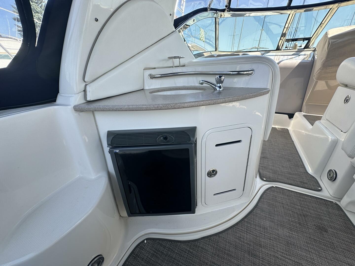 Liquid Therapy 32ft Sea Ray Yacht For Sale