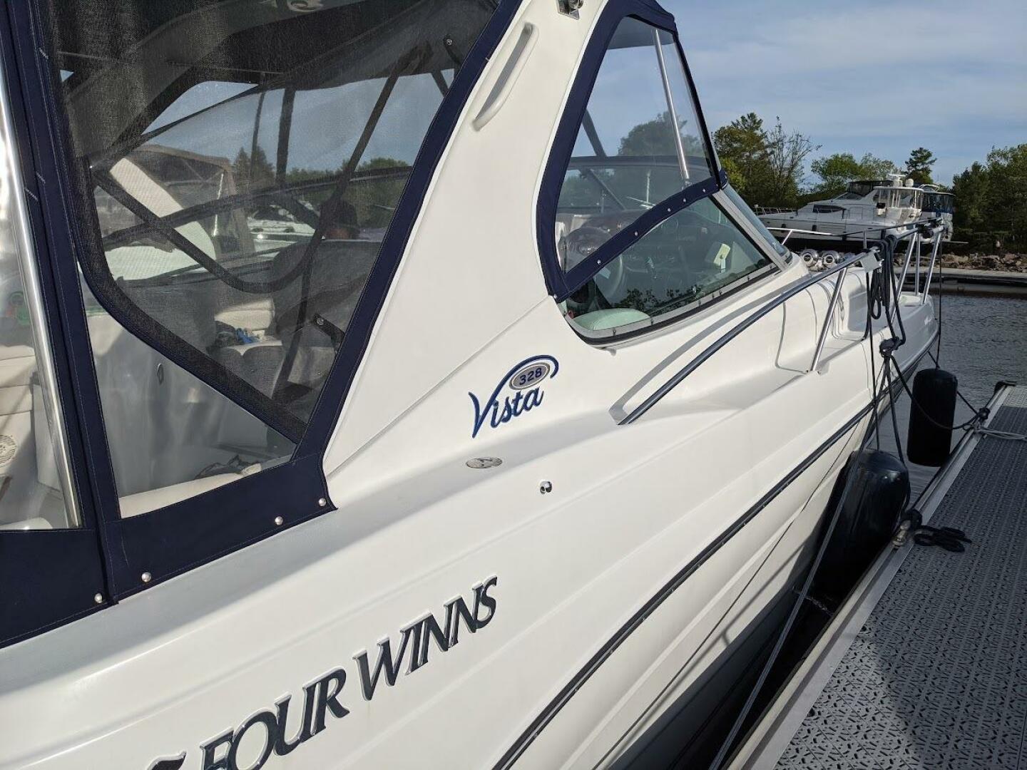 32ft Four Winns Yacht For Sale