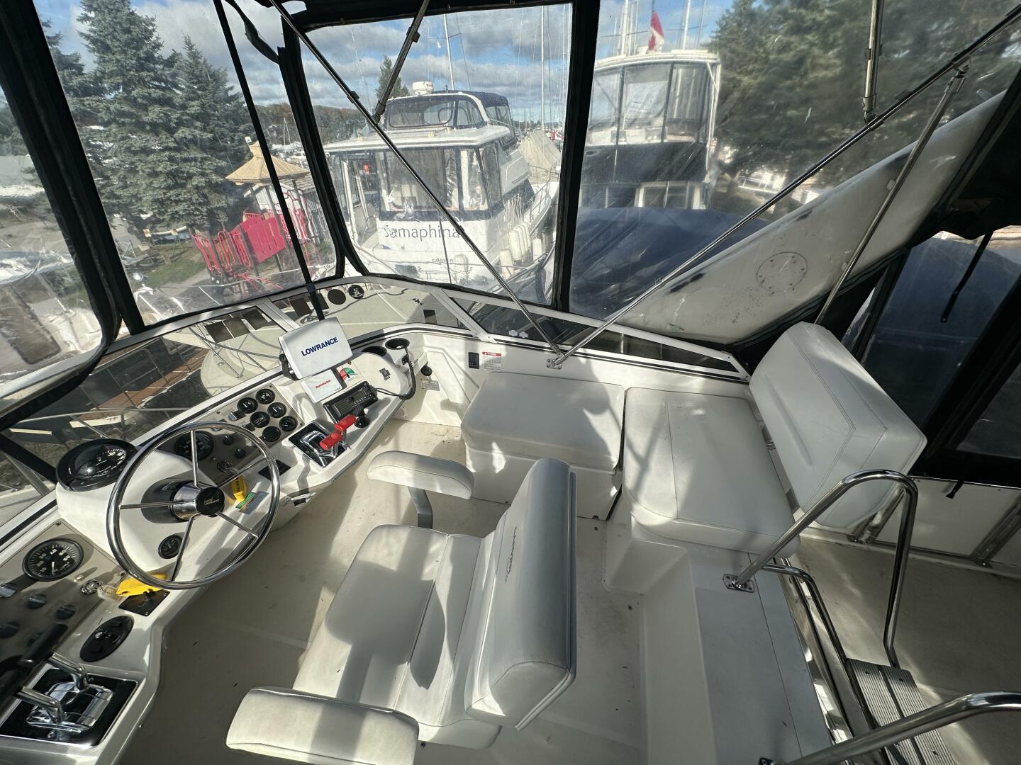 32ft Carver Yacht For Sale