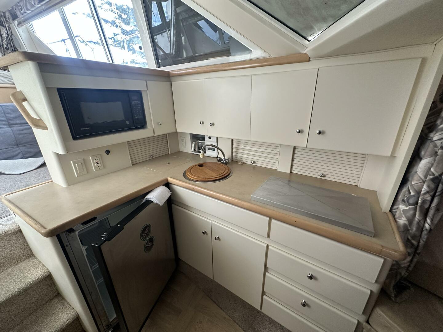 32ft Carver Yacht For Sale
