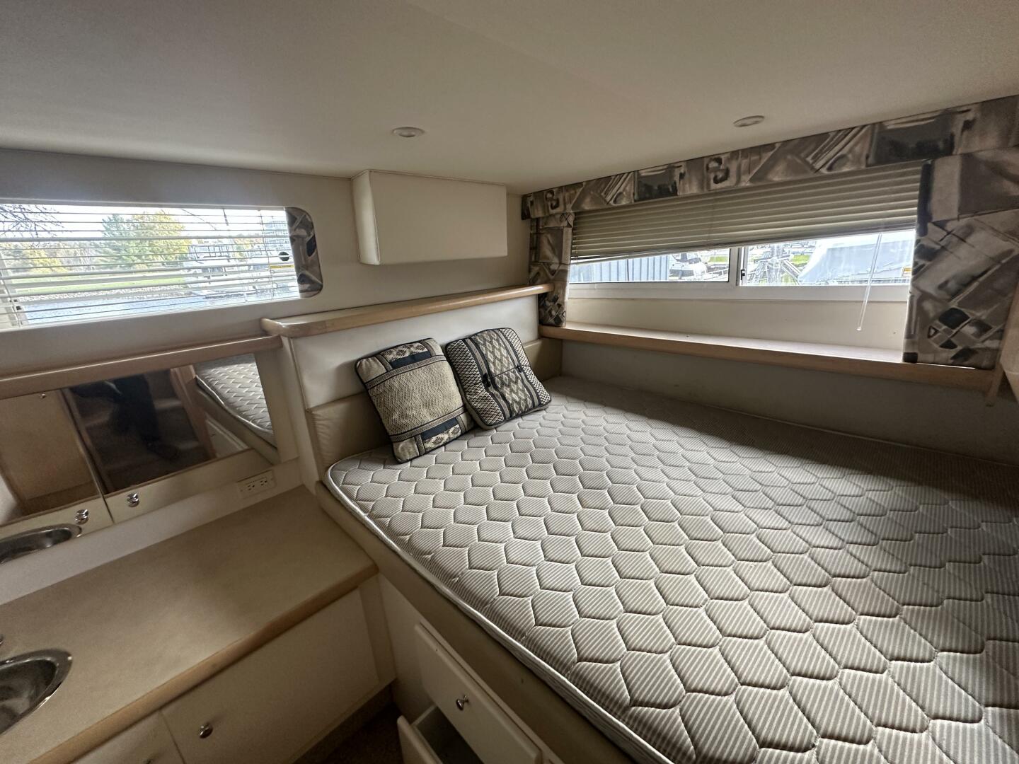 32ft Carver Yacht For Sale