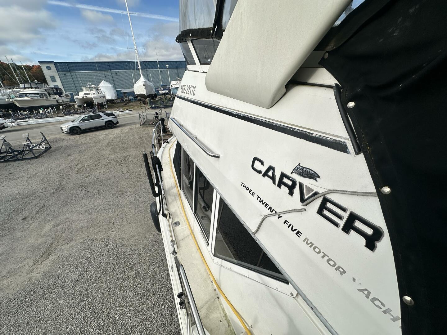 32ft Carver Yacht For Sale