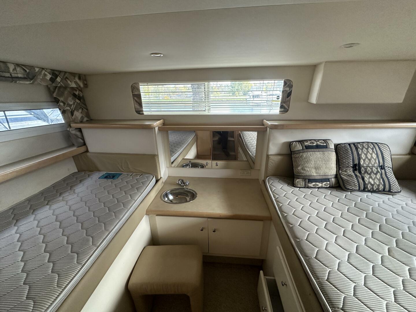 32ft Carver Yacht For Sale