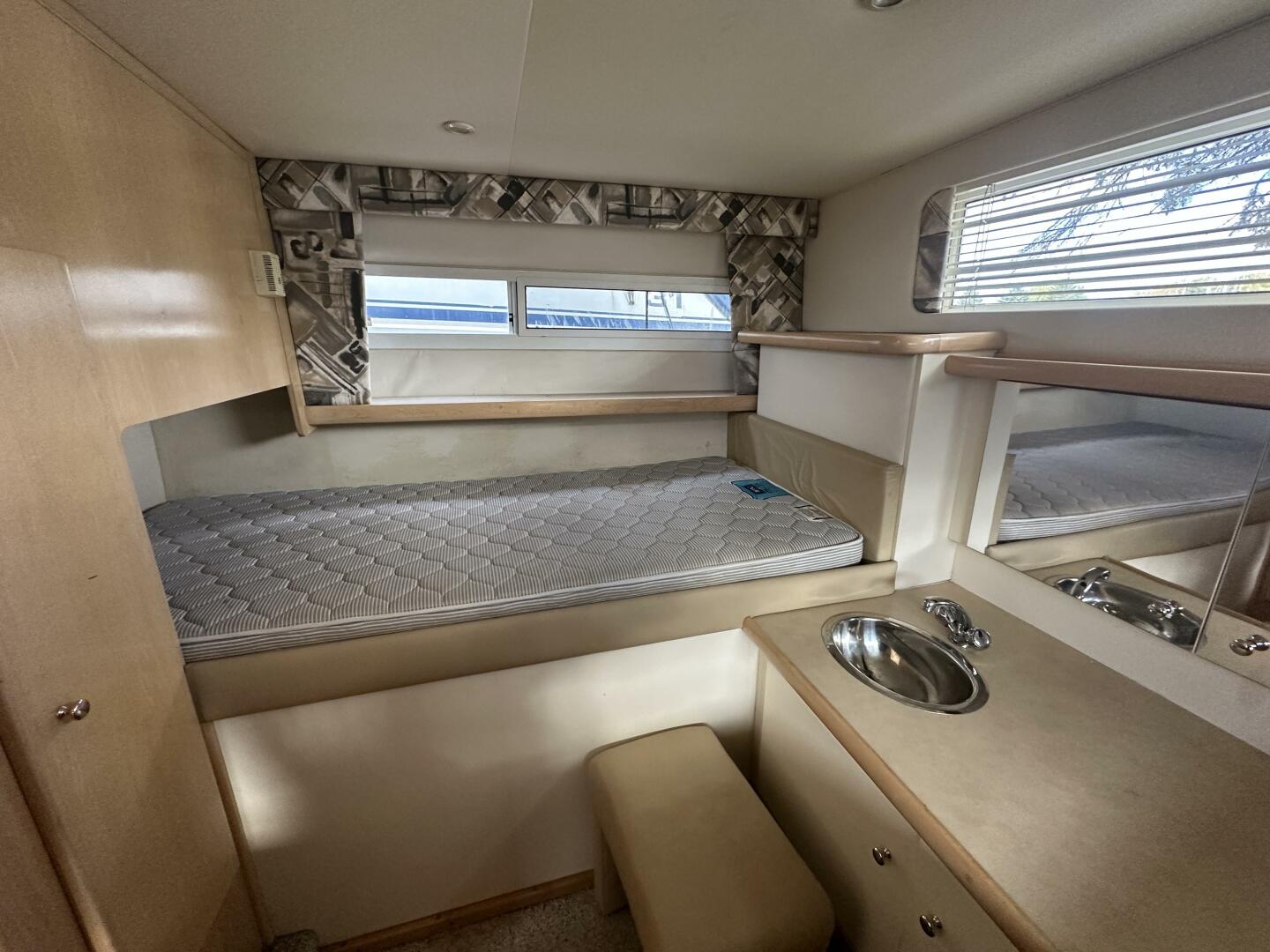 32ft Carver Yacht For Sale