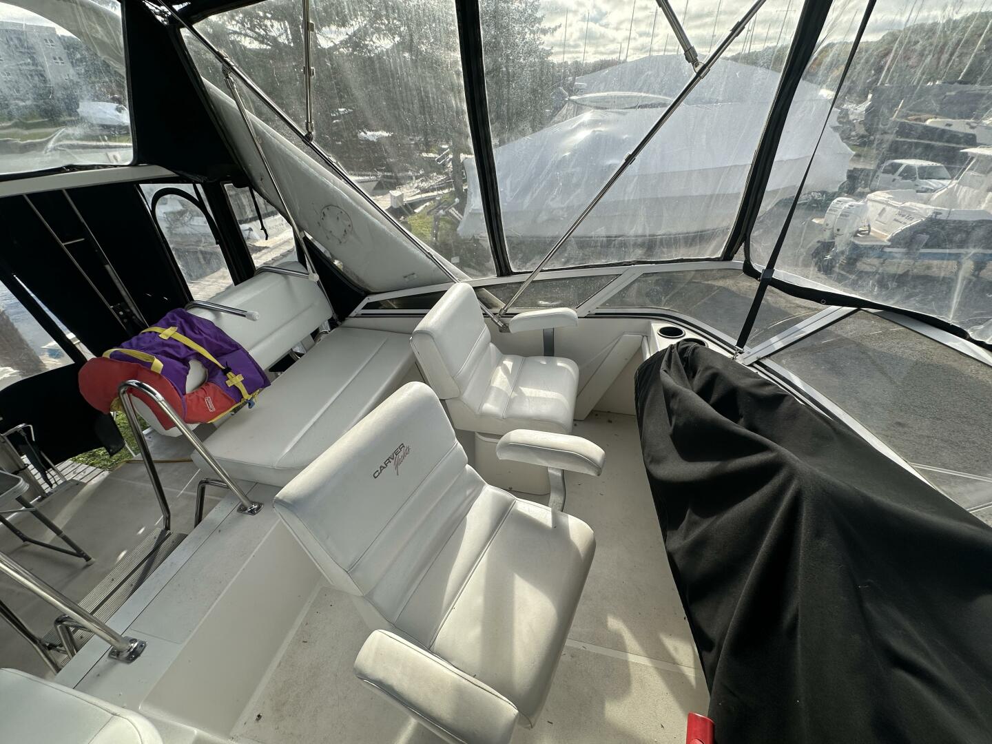 32ft Carver Yacht For Sale