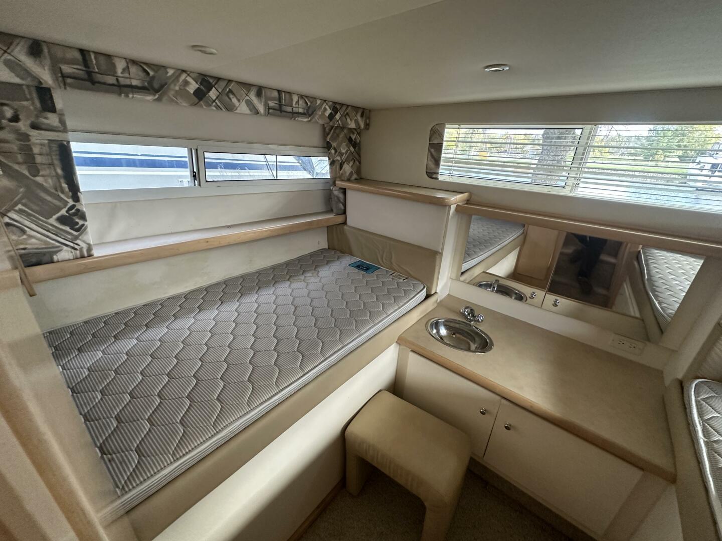 32ft Carver Yacht For Sale