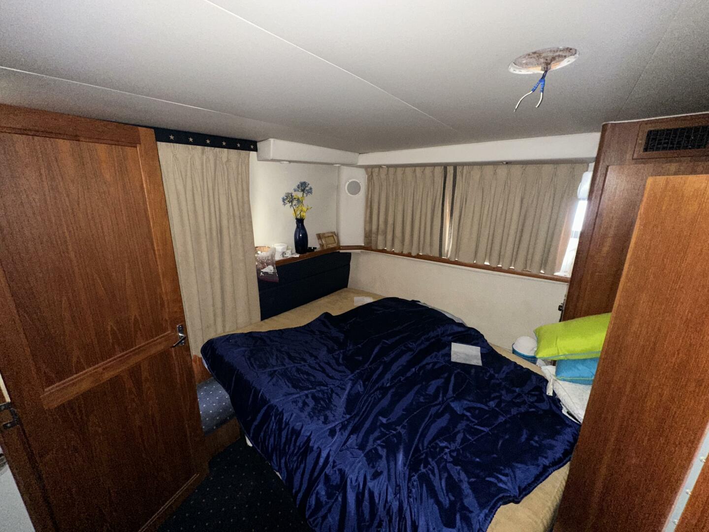 39ft Carver Yacht For Sale