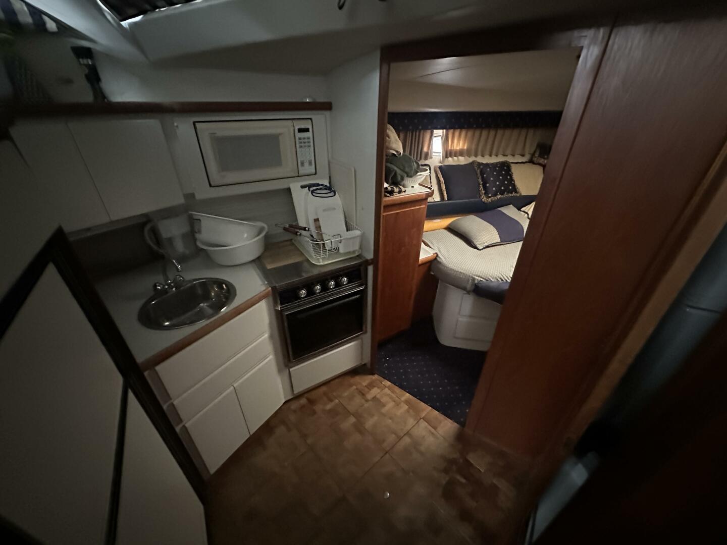 39ft Carver Yacht For Sale