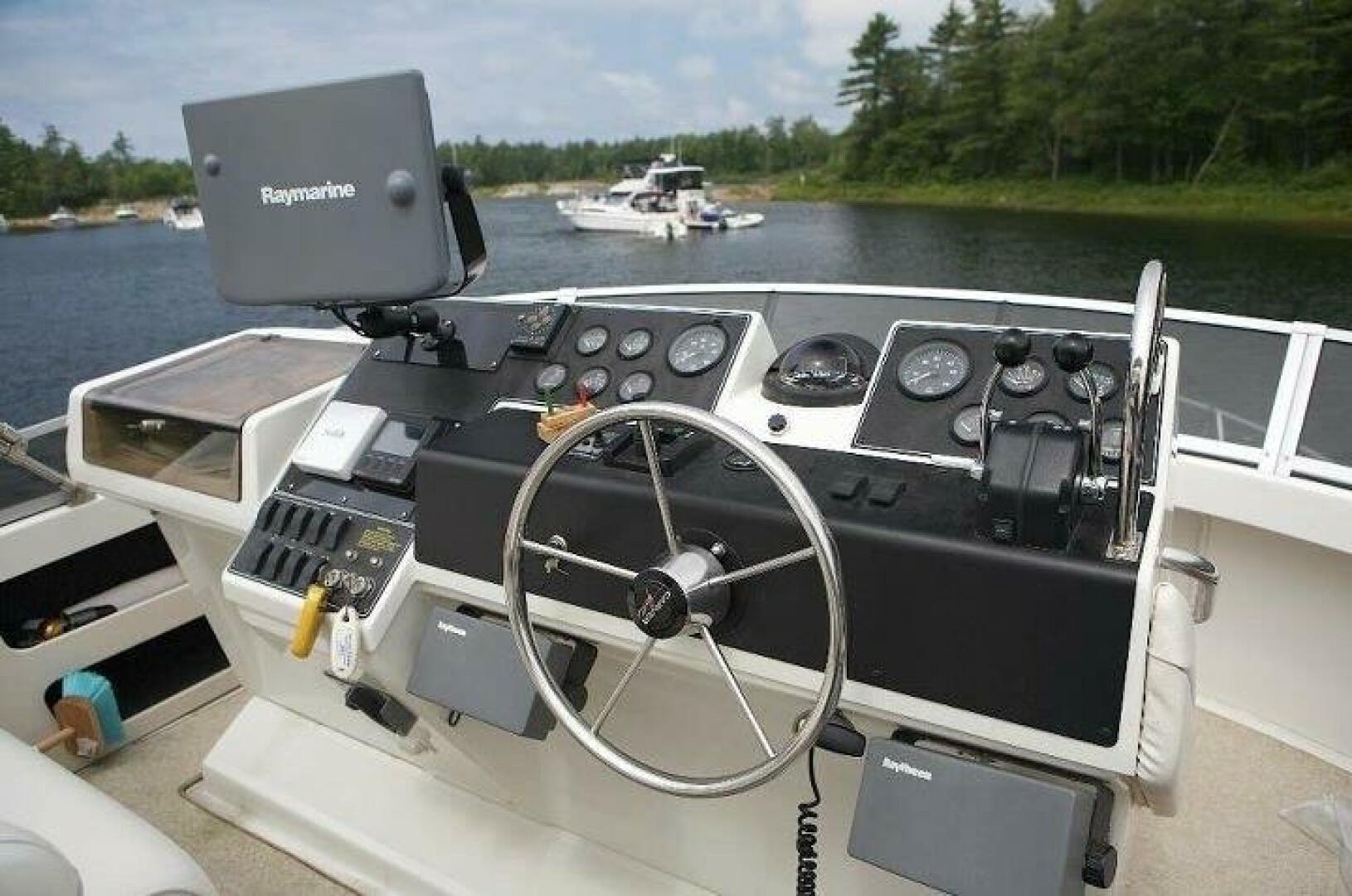 39ft Carver Yacht For Sale