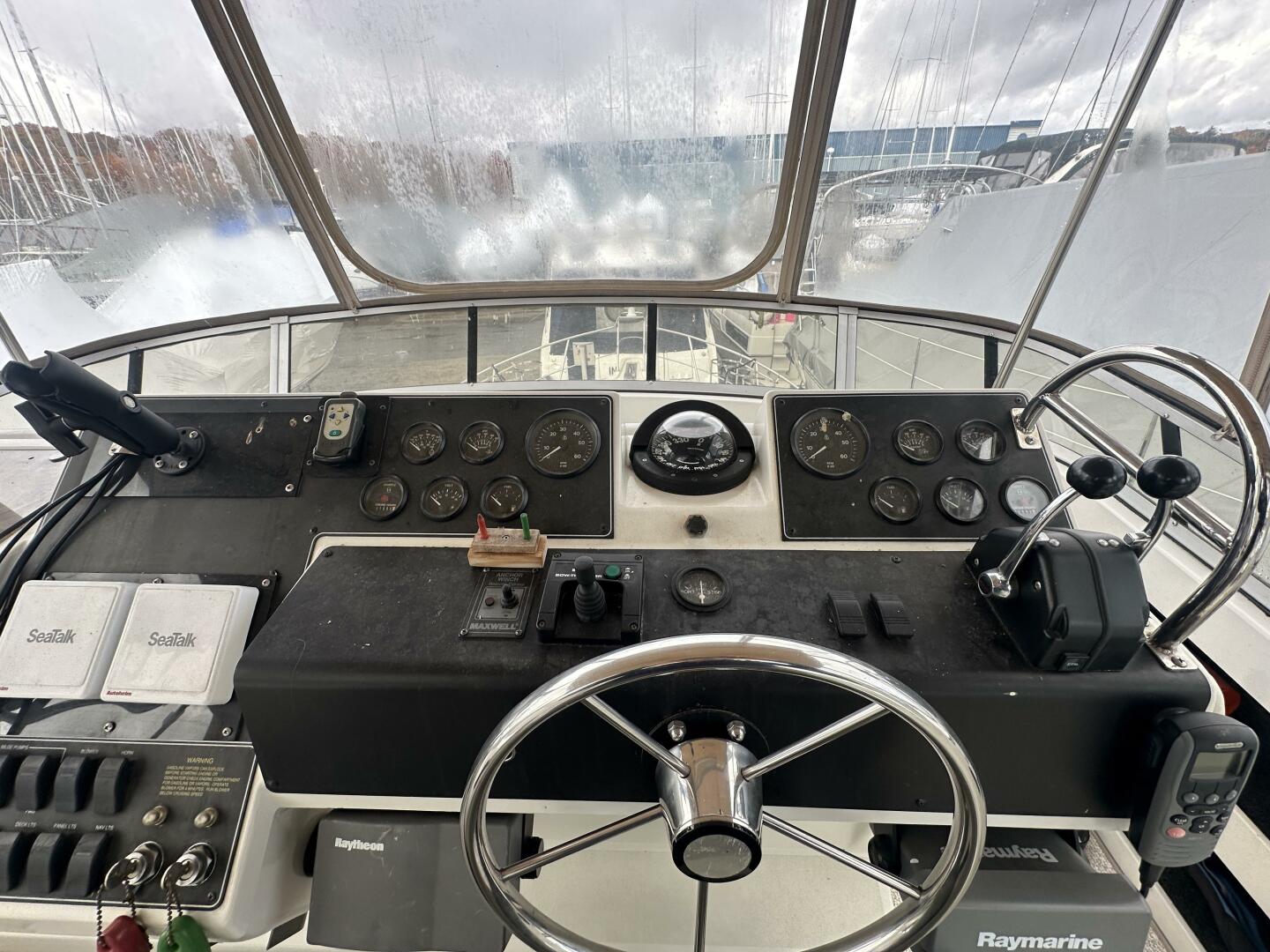 39ft Carver Yacht For Sale