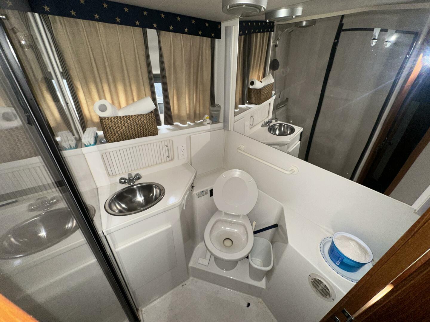 39ft Carver Yacht For Sale