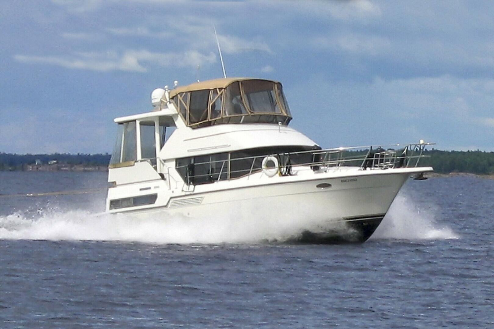 39ft Carver Yacht For Sale